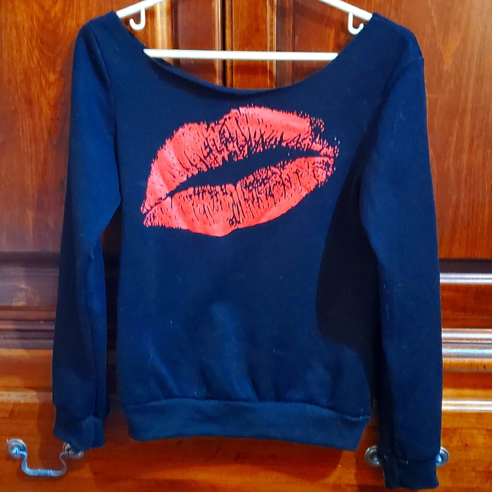 Black sweater with red lips